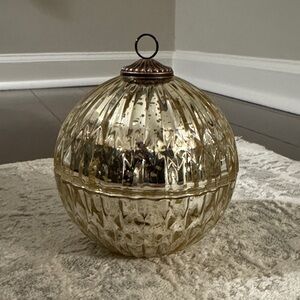 Illume Winter White Ornament Candle